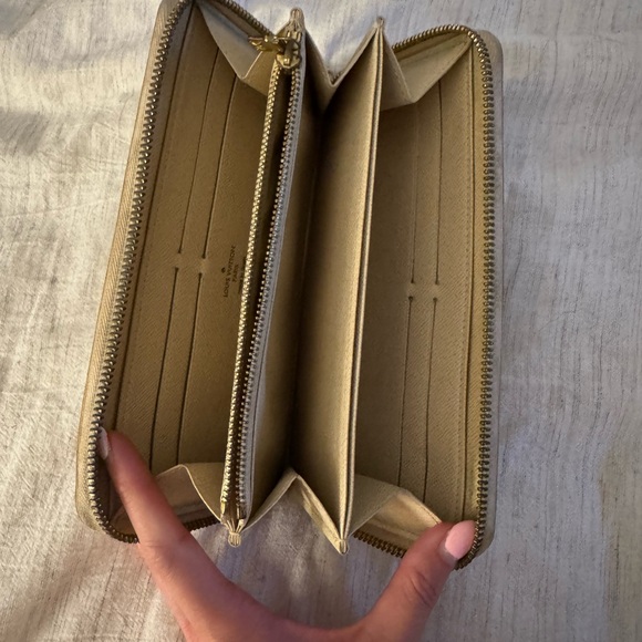 Louis Vuitton Damier Azu Zippy Wallet - Picture 5 of 6